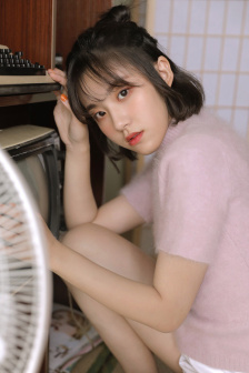 美女黑色真丝图
